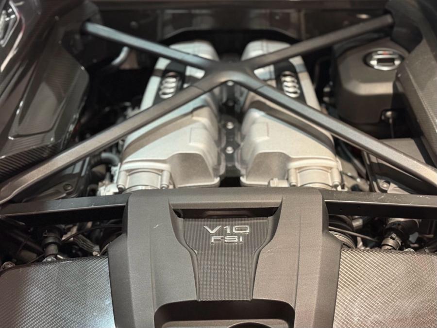 R8 V10 PLUS QUATTRO - Image 8